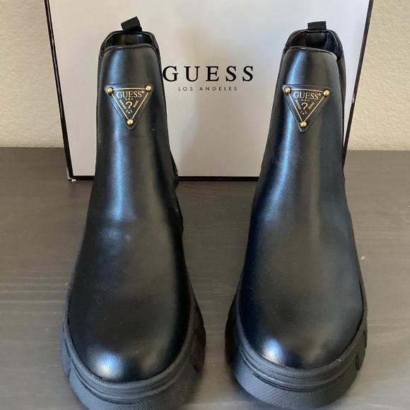 GUESS Women's Hestia Lug Sole Chelsea Booties, size 9.5 - Picture 1 of 9